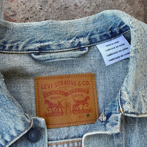 Levis Distressed Jean Mens Trucker Jacket Blue Size M Button - Picture 2 of 4